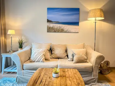 Wohnzimmer mit 2er Sofa