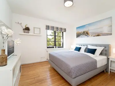 1. Schlafzimmer mit Doppelbett