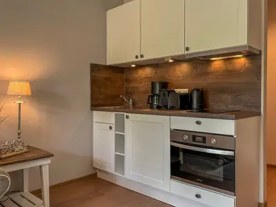 Küchenzeile mit Backofen