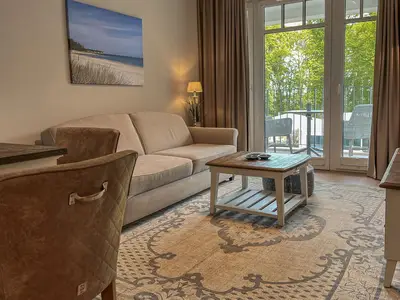 Wohnbereich mit Blick zum Balkon