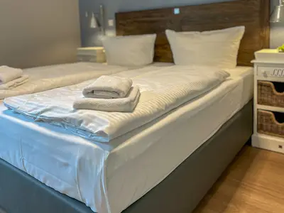 Schlafzimmer mit Doppelbett