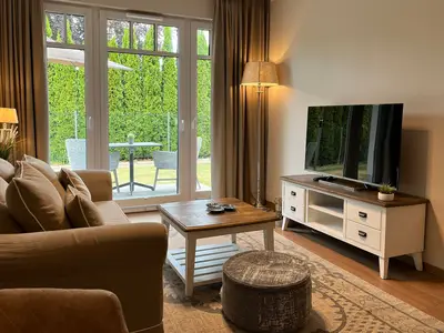 Wohnzimmer mit Blick zur Terrasse