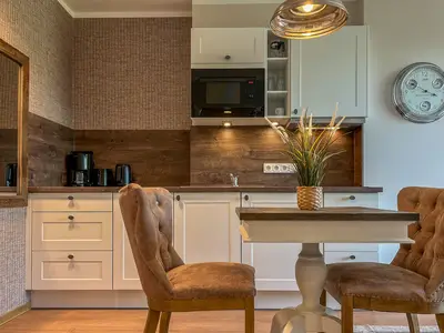 Küchenzeile mit Essbereich