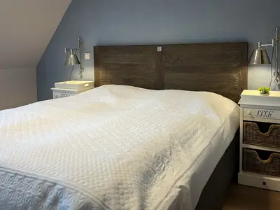 Schlafzimmer mit Doppelbett