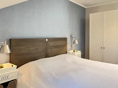 Schlafzimmer mit Doppelbett