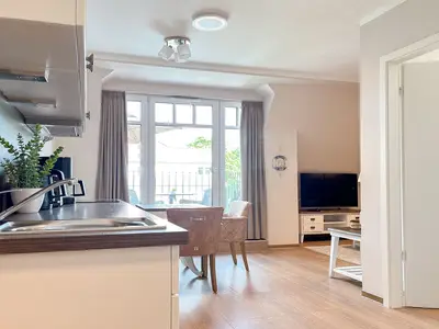 Küche mit Blick zum Essbereich