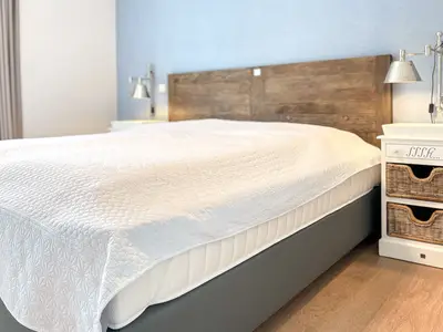 Schlafzimmer mit Doppelbett