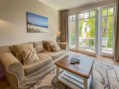 Blick zum Balkon vom Wohnbereich