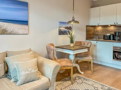 Wohnzimmer mit Blick zur Küchenzeile