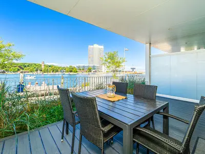 Terrasse mit Blick zum Meer