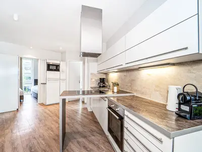 Küchenzeile mit Ceranfeld