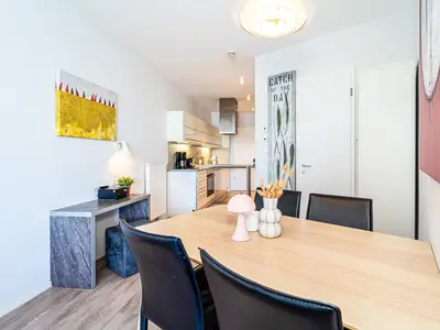 Essbereich mit Blick zur Küche