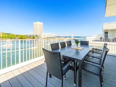 1. Dachterrasse mit Blick auf das Meer