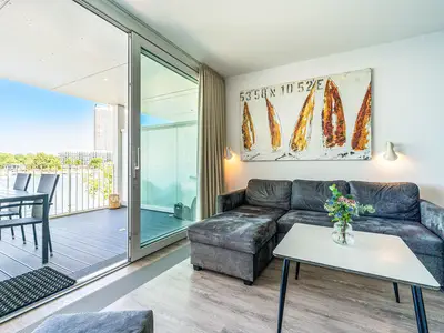 Wohnzimmer mit Blick zum Balkon