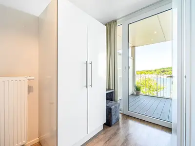 Schlafzimmer mit Schrank