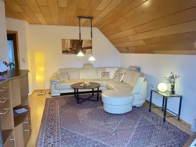 FW_II__Blick_von_Balkon_in_Wohnraum