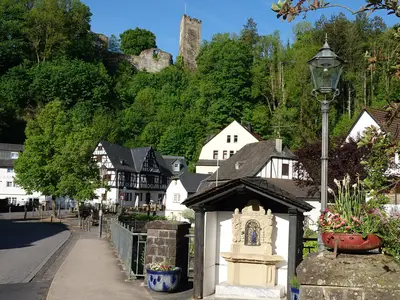 Grenzau mit Burgruine fußläufig erreichbar