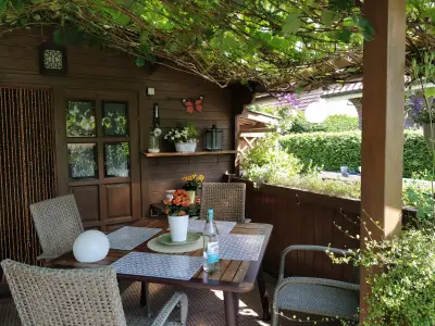 Veranda vorm Gartenhäuschen