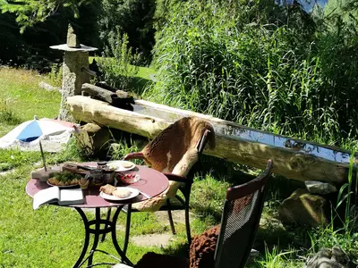 Geniessen sie ein Frühstück an der Sonne in der Natur