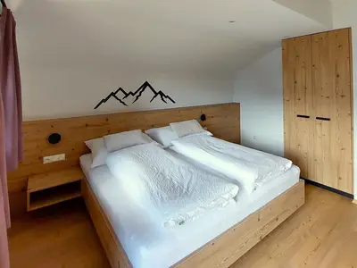 1_ Schlafzimmer Fewo Riedlhof