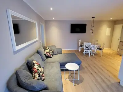 Couch mit Blick auf Esstisch