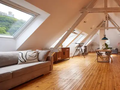 "Das Atelier" mit Blick auf Burg und Mosel