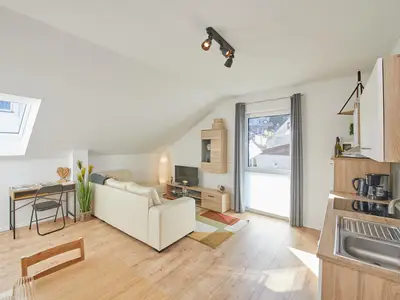 Küche und Wohnzimmer