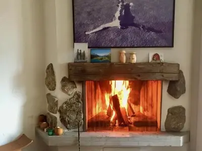 Offener Kamin im Wohnzimmer
