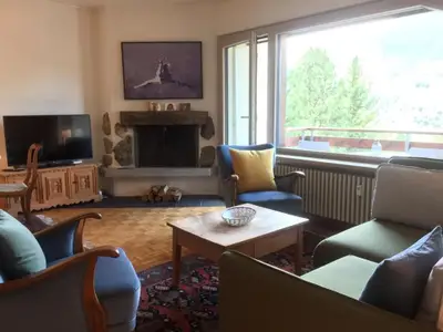 Wohnzimmer mit Balkon