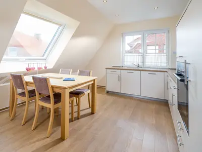 Küche mit Sitzgelegenheiten