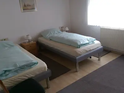 FeWo Erik mit 2 Einzelbetten im Schlafzimmer, zusammenstellbar
