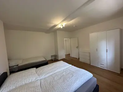 Schlafzimmer 1