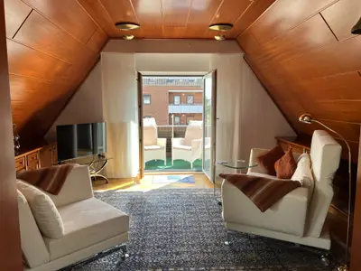 Wohnzimmer mit Balkon