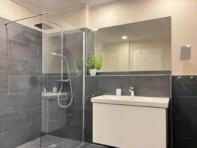 Badezimmer mit Waschtisch