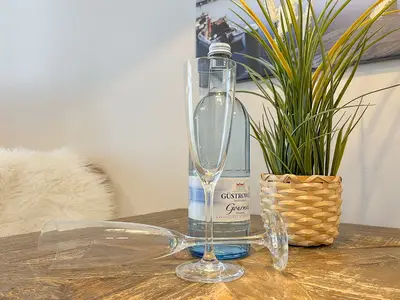 Wasser auf dem Tisch