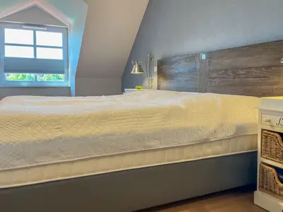 Schlafzimmer mit Doppelbett