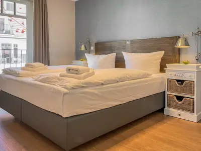 Schlafzimmer mit Doppelbett