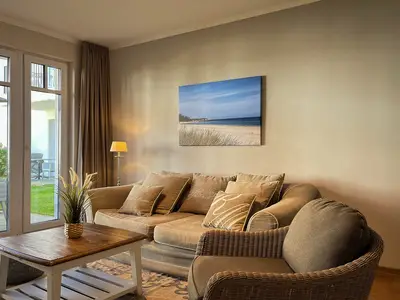 Wohnzimmer mit Blick zur Terrasse