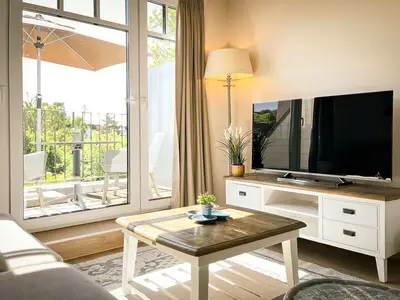 Wohnbereich mit Blick zum Fenster