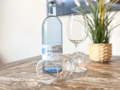 Wasser auf dem Tisch