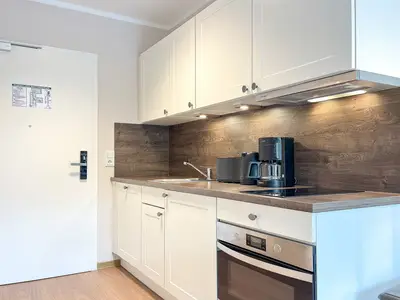 Küchenzeile mit Backofen