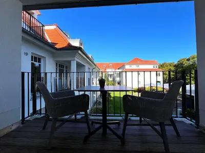 Balkon mit Sitzgelegenheit