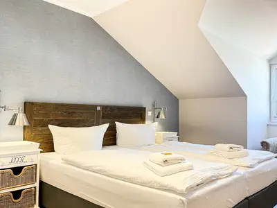 1. Schlafzimmer mit Doppelbett