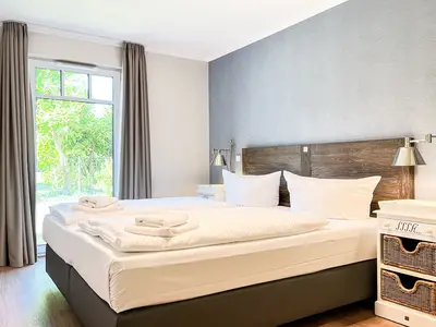 Schlafzimmer mit Doppelbett