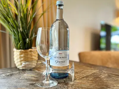 Wasser auf dem Tisch