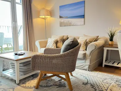 Wohnbereich mit Blick zur Terrasse