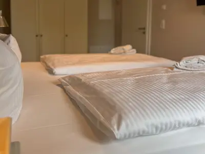 Schlafzimmer mit Kleiderschrank