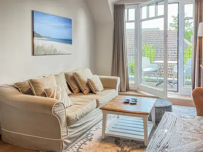 Wohnzimmer mit Blick zum Balkon