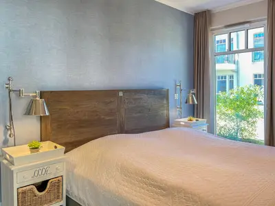 Schlafzimmer mit Doppelbett