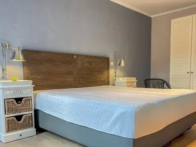 Schlafzimmer mit Doppelbett